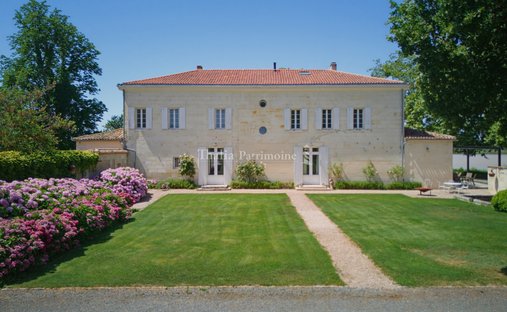 Castle in Libourne, Nouvelle-Aquitaine, France 1