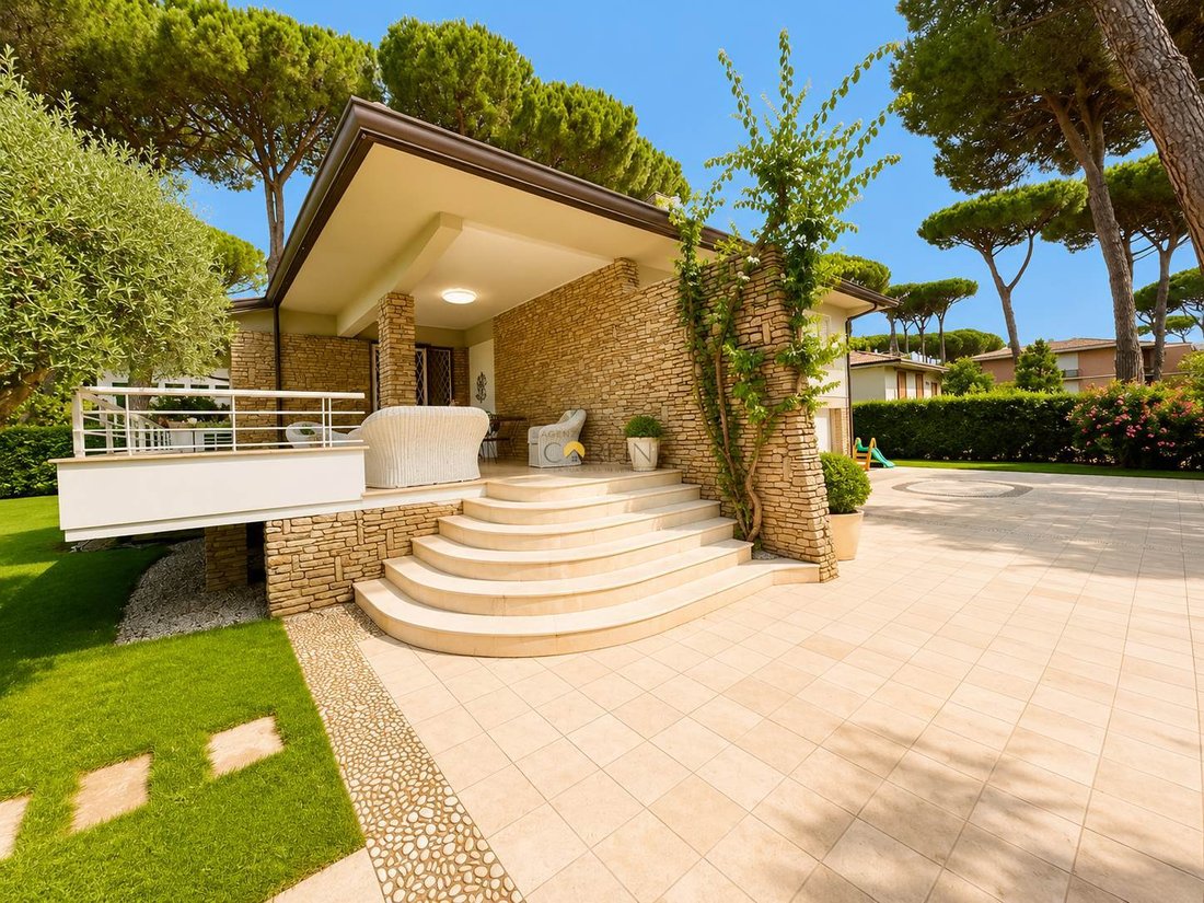Villa in Camaiore, Tuscany, Italy 3 - 18298128