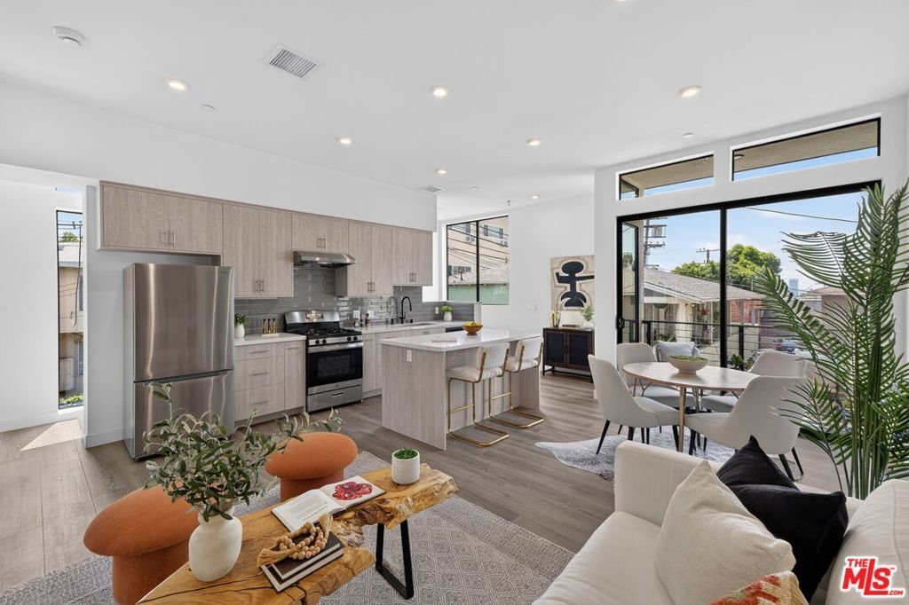Condo in Los Angeles, California, United States 5 - 18301622