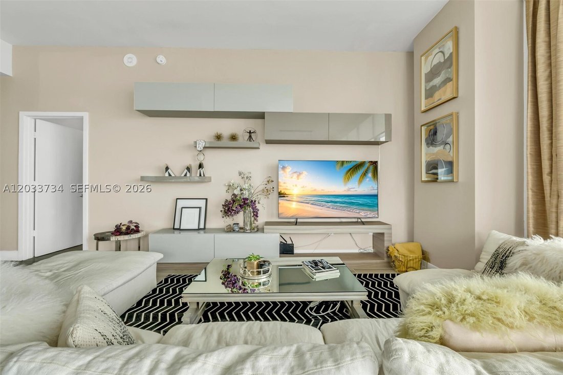 Condo in Miami, Florida, United States 5 - 18301549
