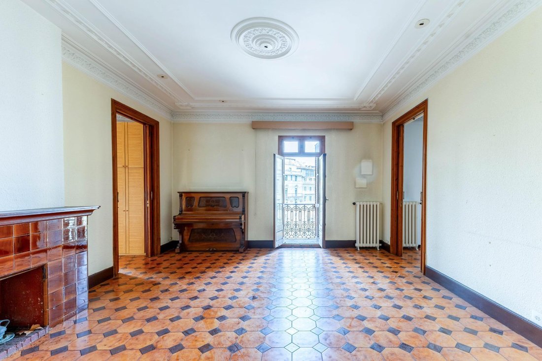Wohnung in Eixample, Barcelona, Spanien 1 - 18302426