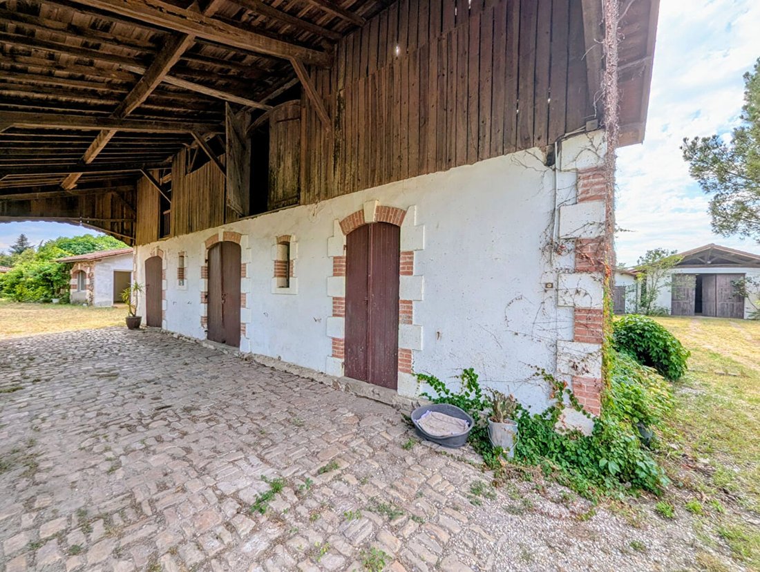 Villa in Saugnac-et-Muret, Nouvelle-Aquitaine, France 2 - 18302941