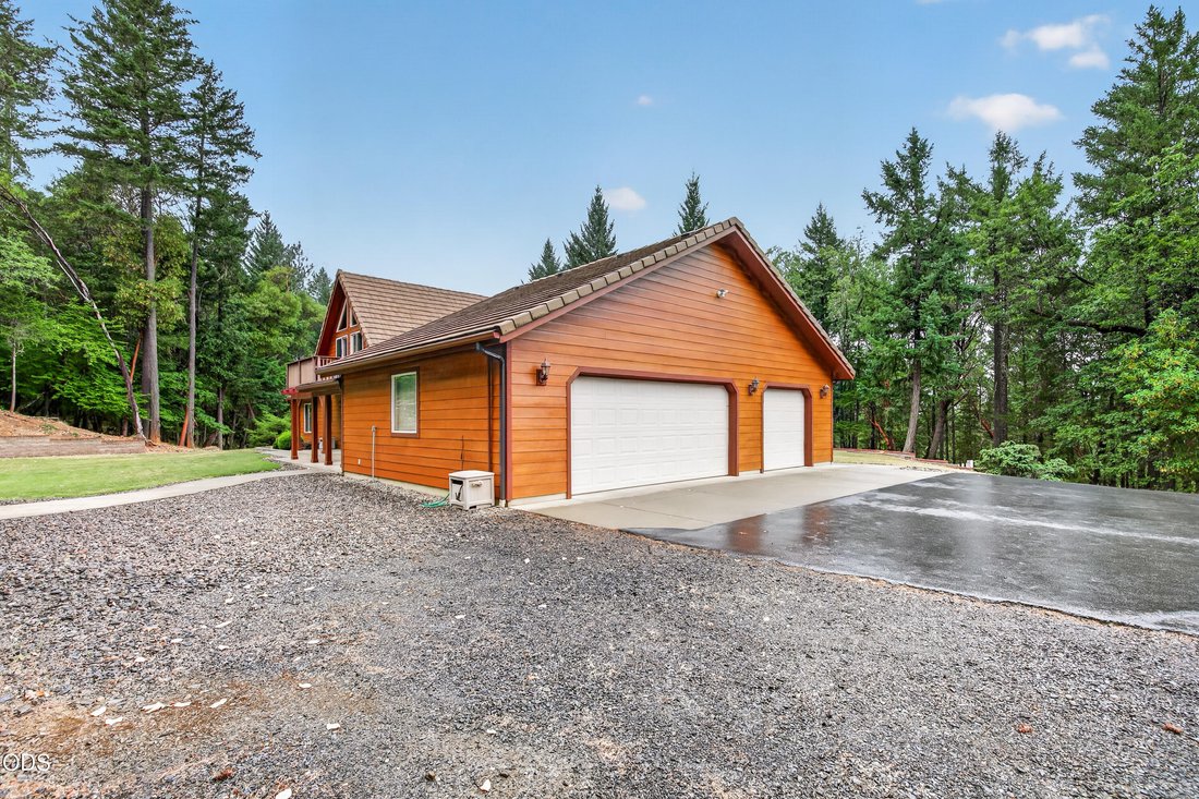 House in Grants Pass, Oregon, United States 4 - 17612350