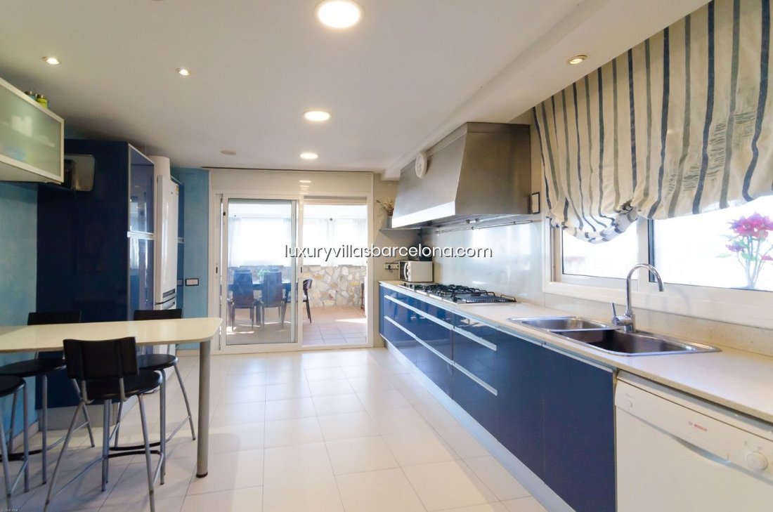 Villa in Pineda de Mar, Catalonia, Spain 5 - 18300356