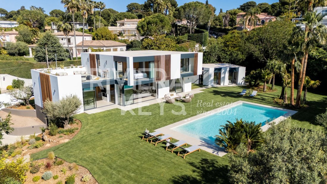 Villa in Antibes, Provence-Alpes-Côte d'Azur, France 1 - 18298773