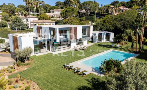 Villa in Antibes, Provence-Alpes-Côte d'Azur, France 1