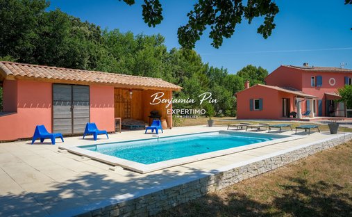 Villa en Saint-Saturnin-lès-Apt, Provenza-Alpes-Costa Azul, Francia 1