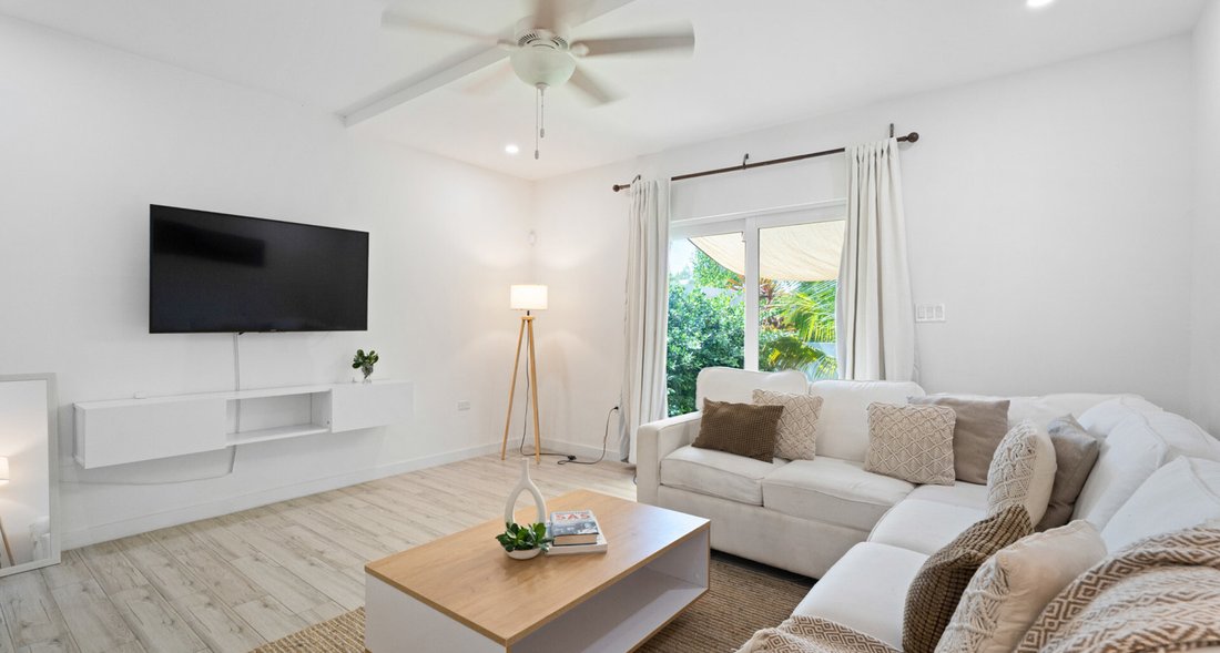 Apartment in Bodden Town, Bodden Town, Cayman Islands 3 - 18302811