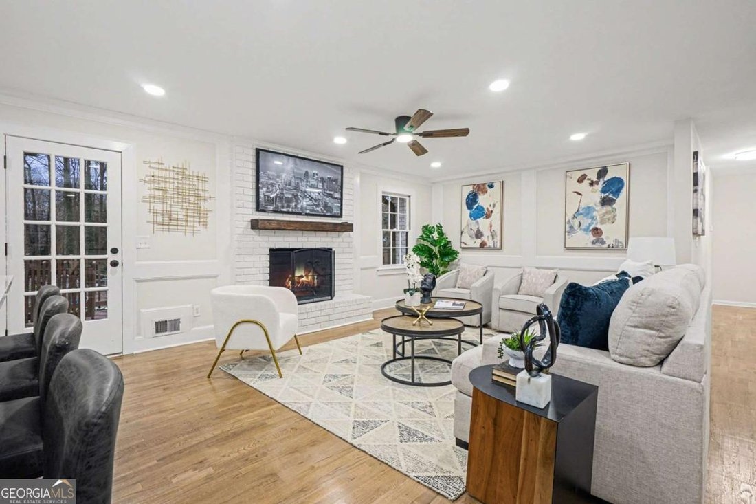 House in Lilburn, Georgia, United States 5 - 18301837