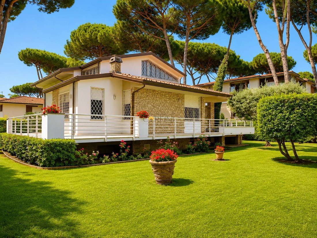 Villa in Camaiore, Tuscany, Italy 2 - 18298128
