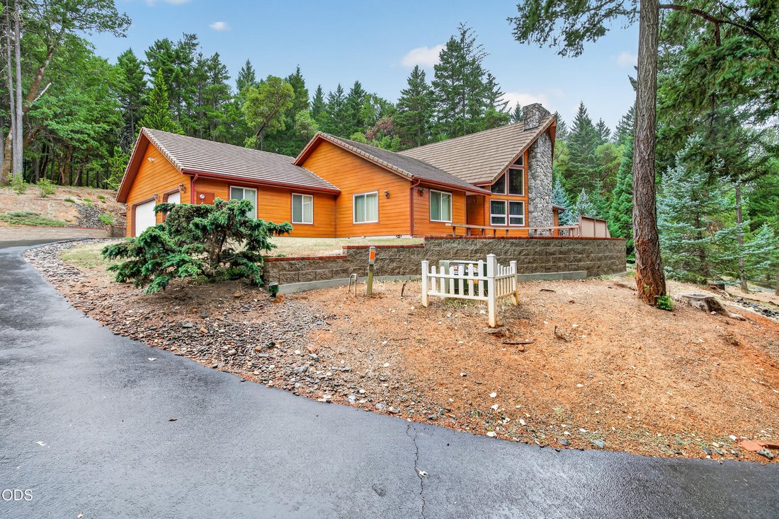 House in Grants Pass, Oregon, United States 1 - 17612350