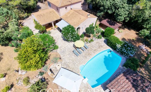 House in La Ville, Lorgues, France 1