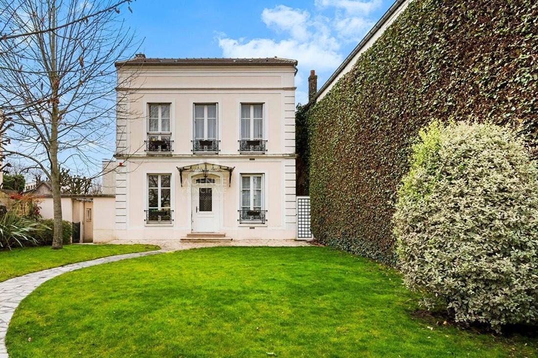 House in Forêt, Saint-Germain-en-Laye, France 1 - 18300973