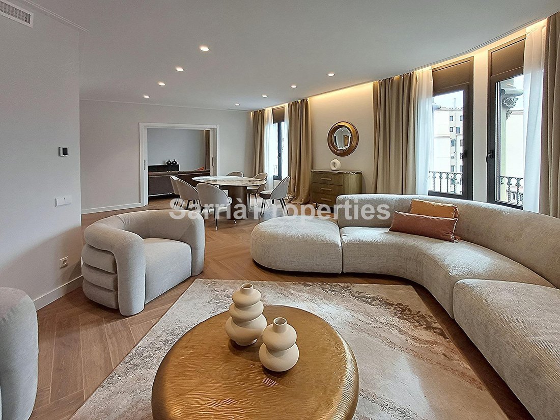 Wohnung in Eixample, Barcelona, Spanien 1 - 18302055