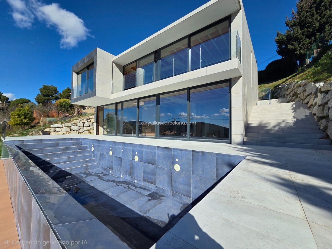 Villa in Pineda de Mar, Catalonia, Spain 1 - 18300761