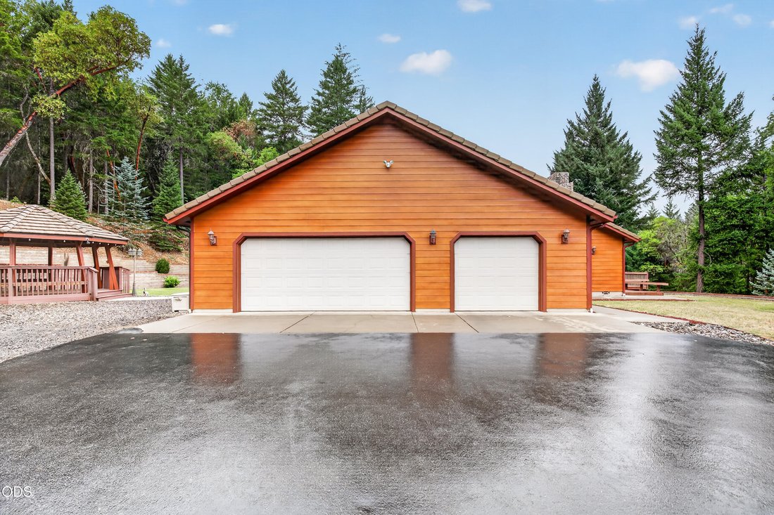 House in Grants Pass, Oregon, United States 3 - 17612350