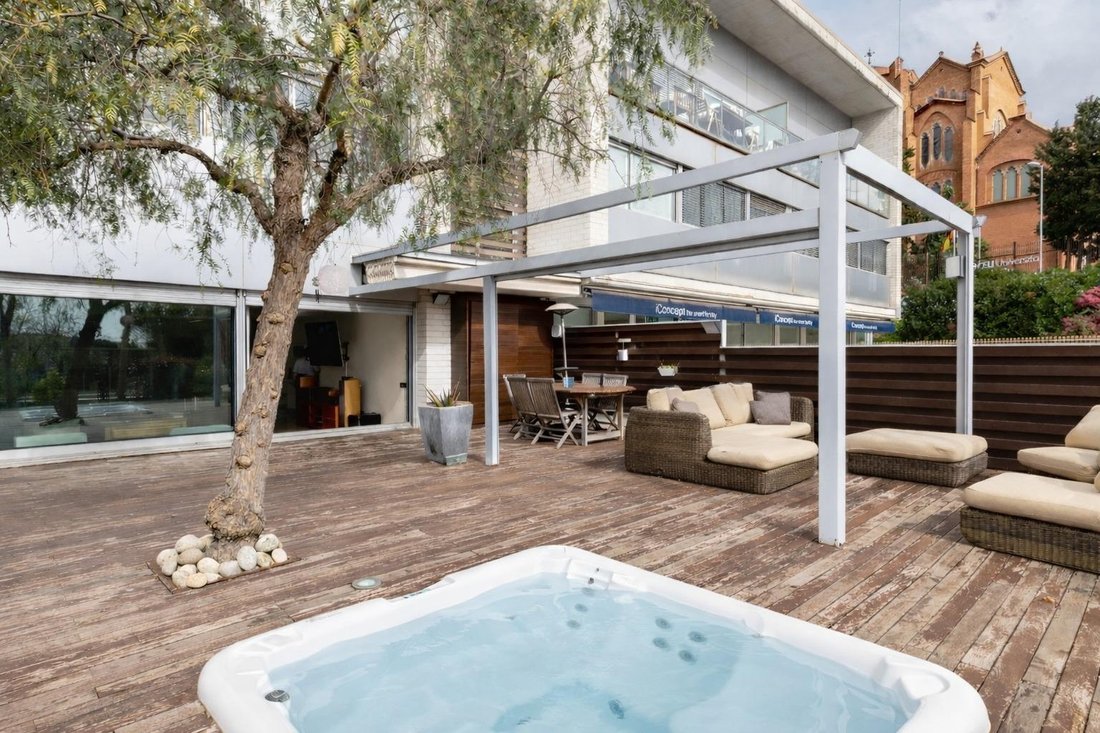 Townhouse in Sarrià-Sant Gervasi, Barcelona, Spain 1 - 18299854