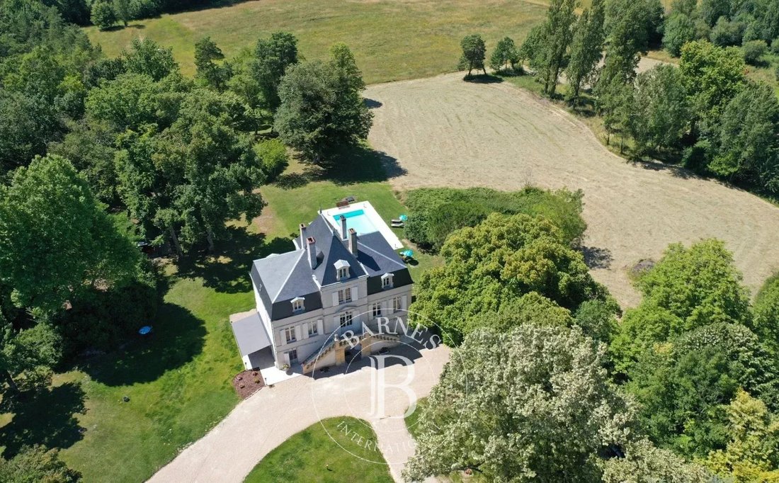 Estate in Rouffignac-de-Sigoules, Nouvelle-Aquitaine, France 3 - 15366735