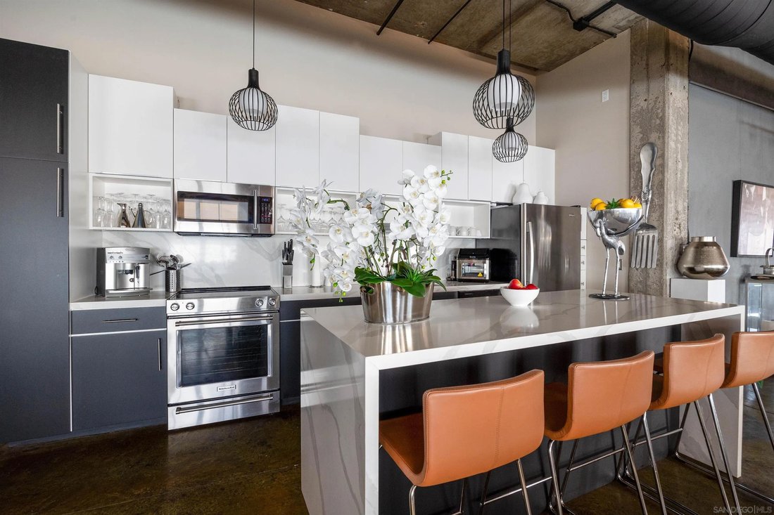 Condo in San Diego, California, United States 3 - 18301645