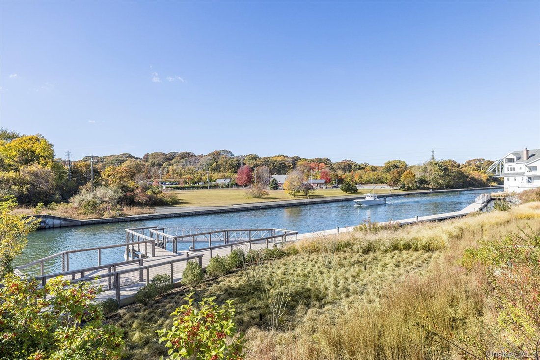 Condo in Hampton Bays, New York, United States 2 - 18301700
