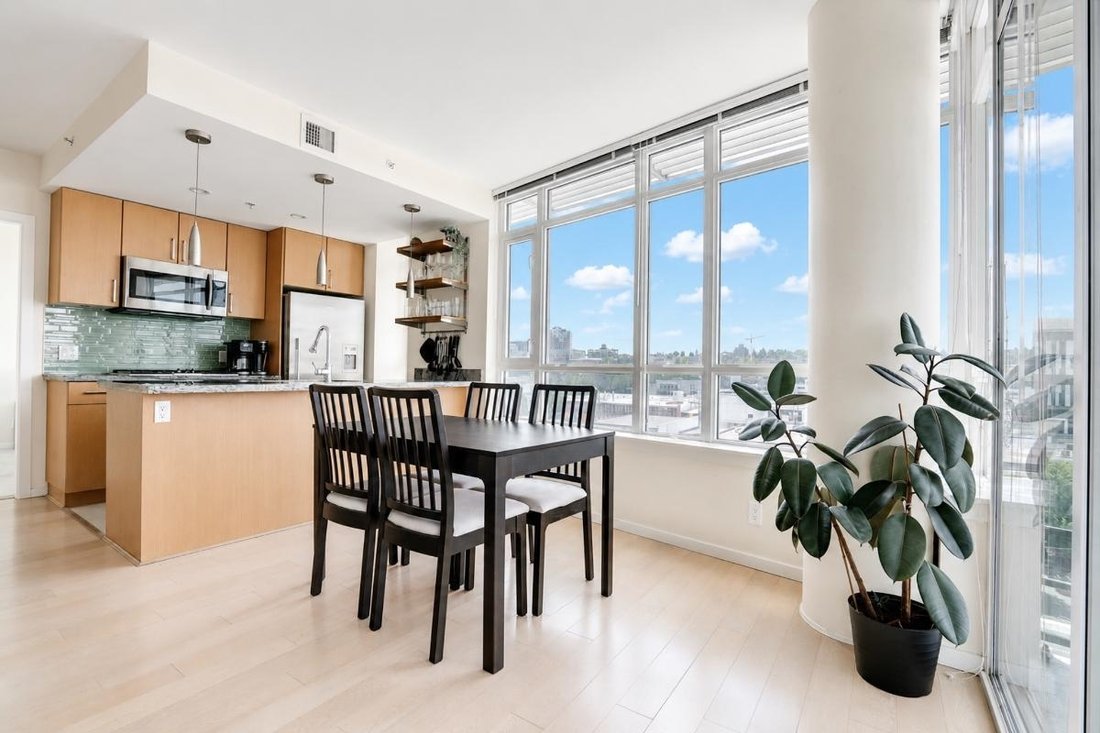 Condo in Vancouver, British Columbia, Canada 3 - 18302487