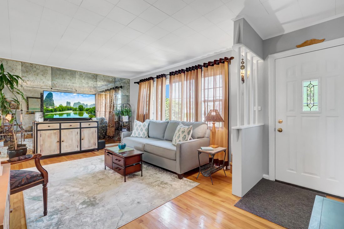 House in Massapequa, New York, United States 4 - 17967781