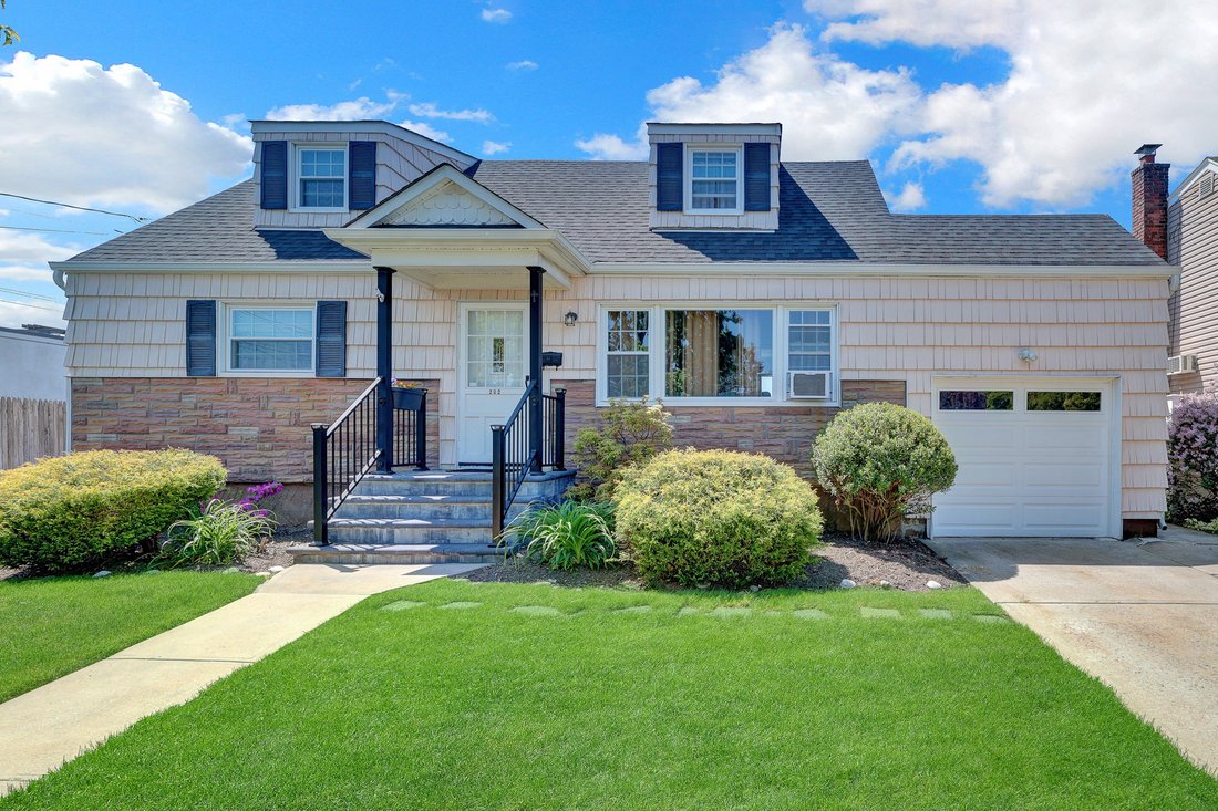 House in Massapequa, New York, United States 1 - 17967781