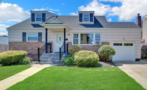 House in Massapequa, New York, United States 1