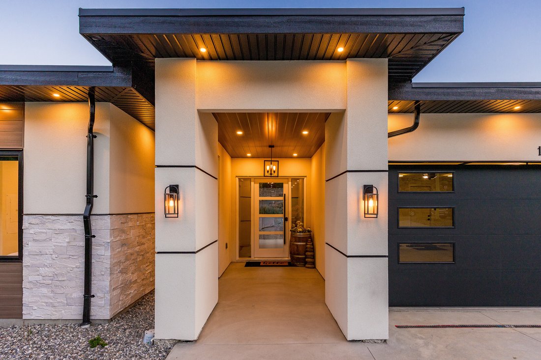 House in West Kelowna, British Columbia, Canada 4 - 18302633
