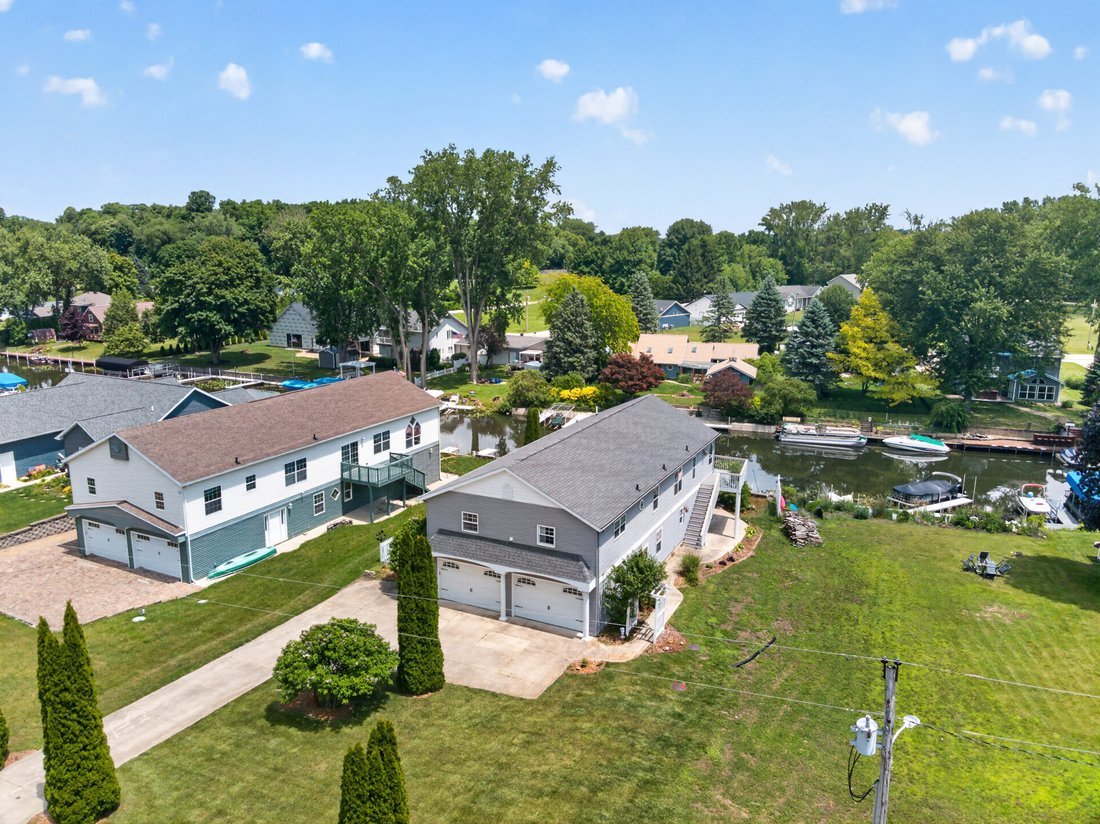 House in Cromwell, Indiana, United States 3 - 18297806