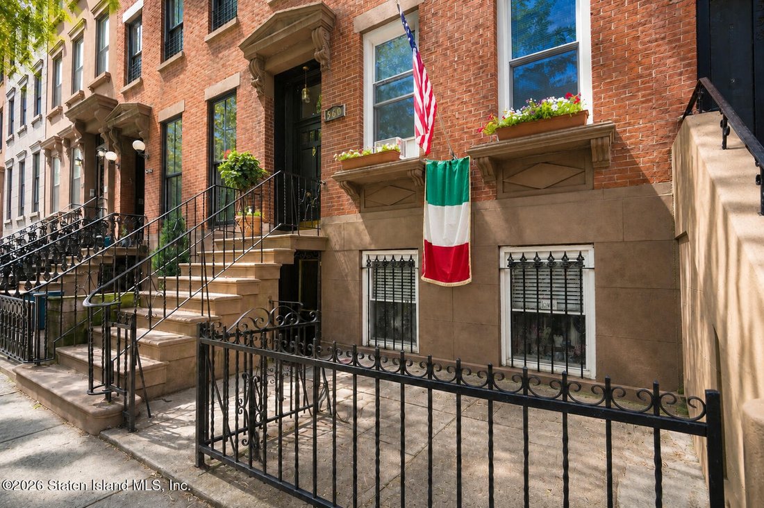 New York, New York, United States 2 - 18300053