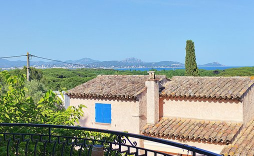 Villa in Frejus, Provence-Alpes-Côte d'Azur, France 1
