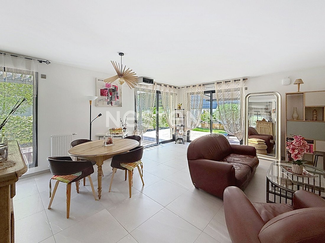 Apartment in Bron, Auvergne-Rhône-Alpes, France 1 - 18298211