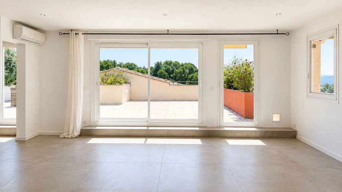 Apartment in Mazenod-Bellevue-Saint Donat-Banon, Aix-en-Provence, France 3 - 17745141