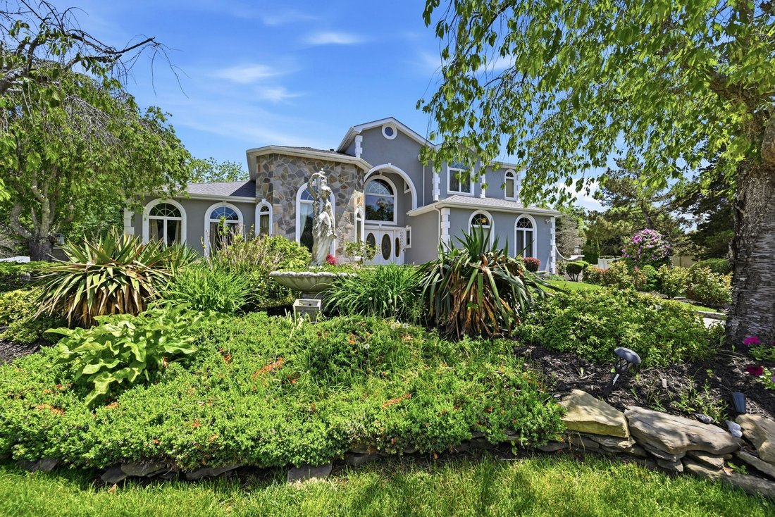 House in Lake Grove, New York, United States 2 - 18028266