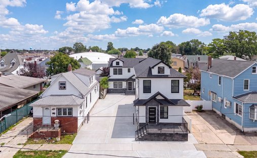 Apartment in Elmont, New York, United States 1