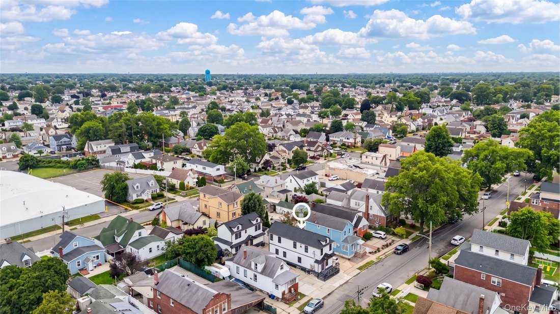 Apartment in Elmont, New York, United States 4 - 18301708