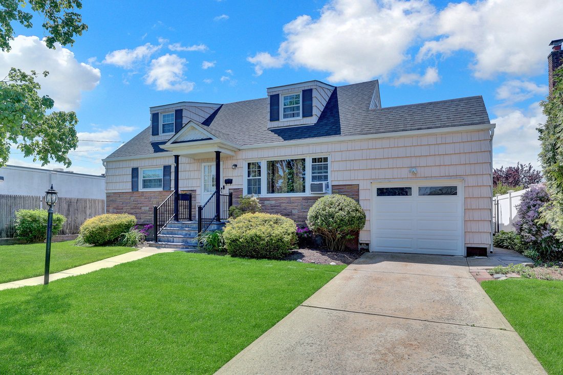 House in Massapequa, New York, United States 2 - 17967781