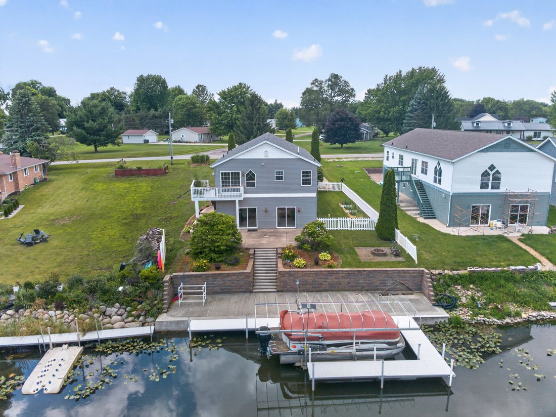 House in Cromwell, Indiana, United States 4 - 18297806