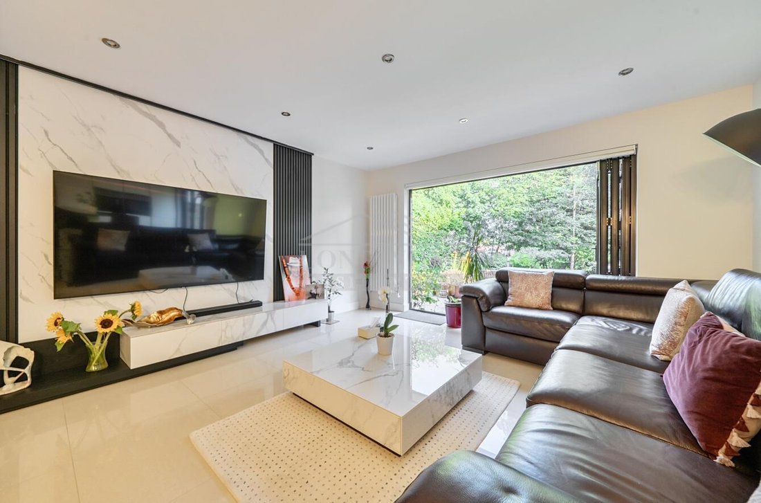 House in Little Common, Harrow, England 4 - 18298022