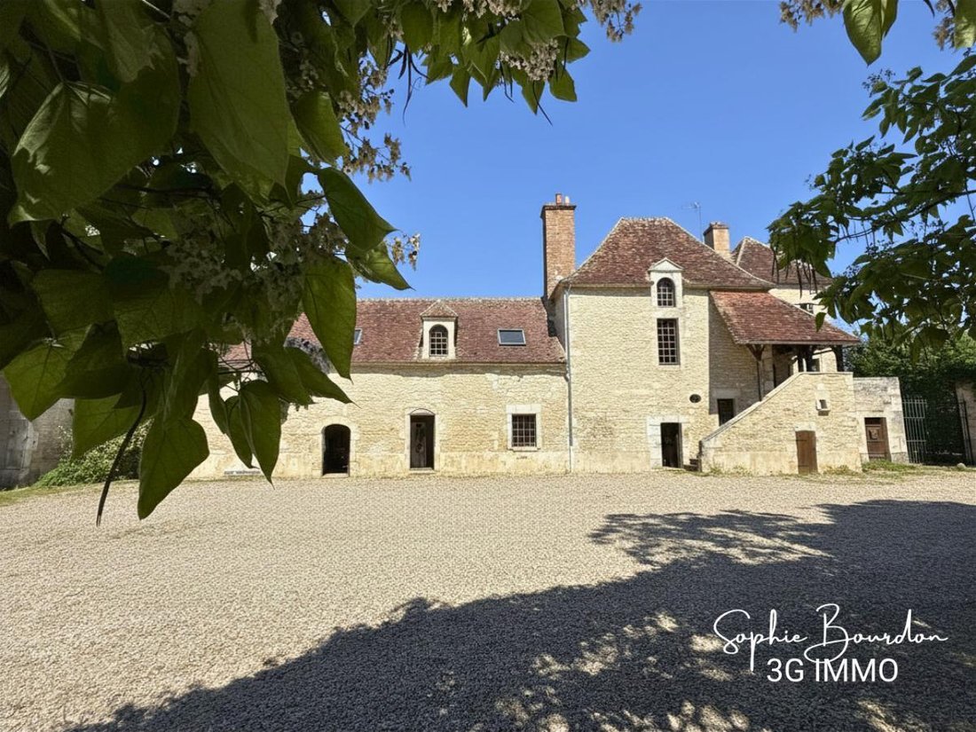 Estate in Escolives-Sainte-Camille, Bourgogne – Franche-Comté, France 1 - 18301614