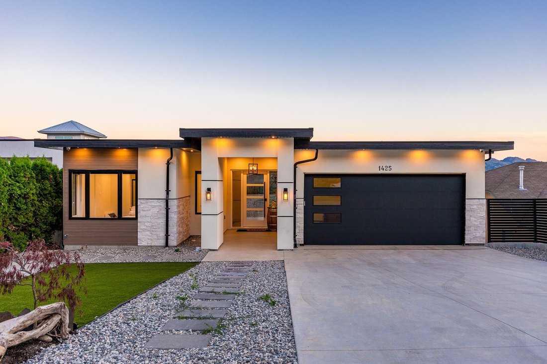 House in West Kelowna, British Columbia, Canada 3 - 18302633