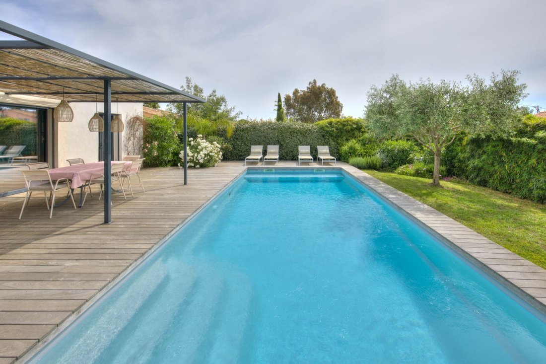 Villa in Grimaud, Provence-Alpes-Côte d'Azur, France 2 - 17929449