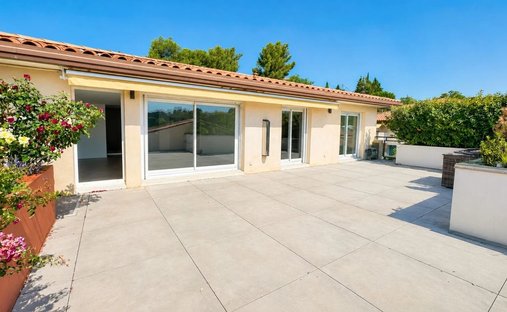 Apartment in Mazenod-Bellevue-Saint Donat-Banon, Aix-en-Provence, France 1