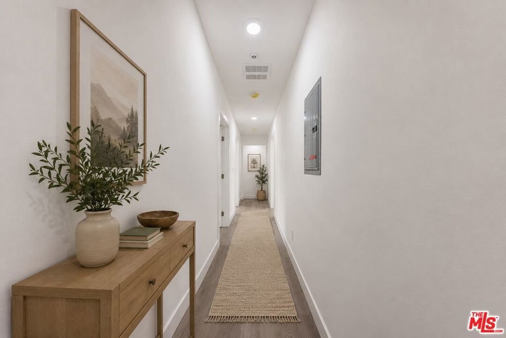 Los Angeles, California, United States 2 - 18284274