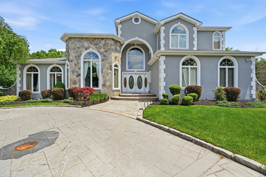 House in Lake Grove, New York, United States 1 - 18028266