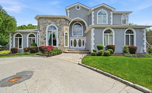 House in Lake Grove, New York, United States 1