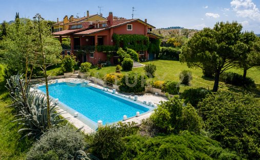 Villa in Gradara, Marche, Italy 1