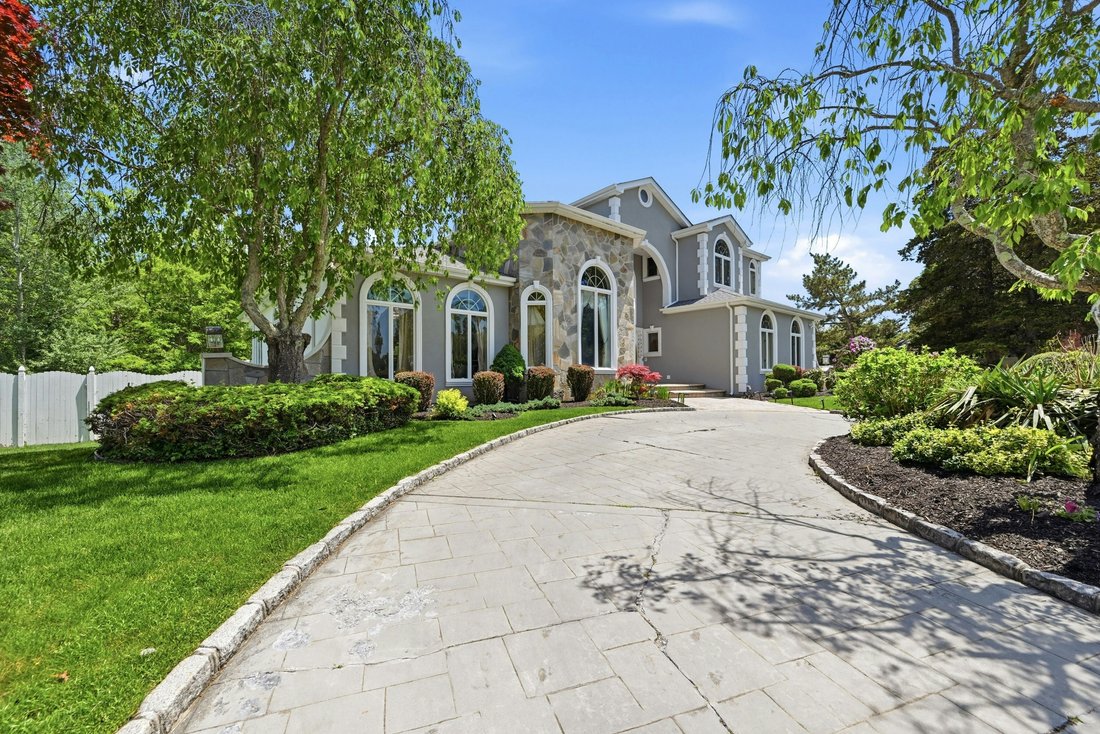 House in Lake Grove, New York, United States 3 - 18028266