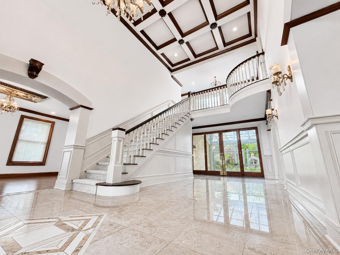 House in East Islip, New York, United States 5 - 18298480